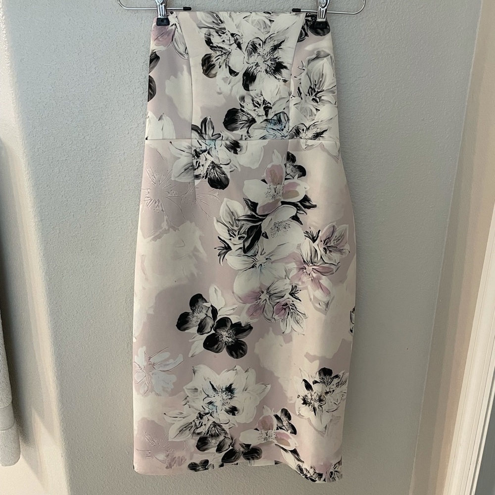 Strapless maternity body con maternity dress. Size 6
